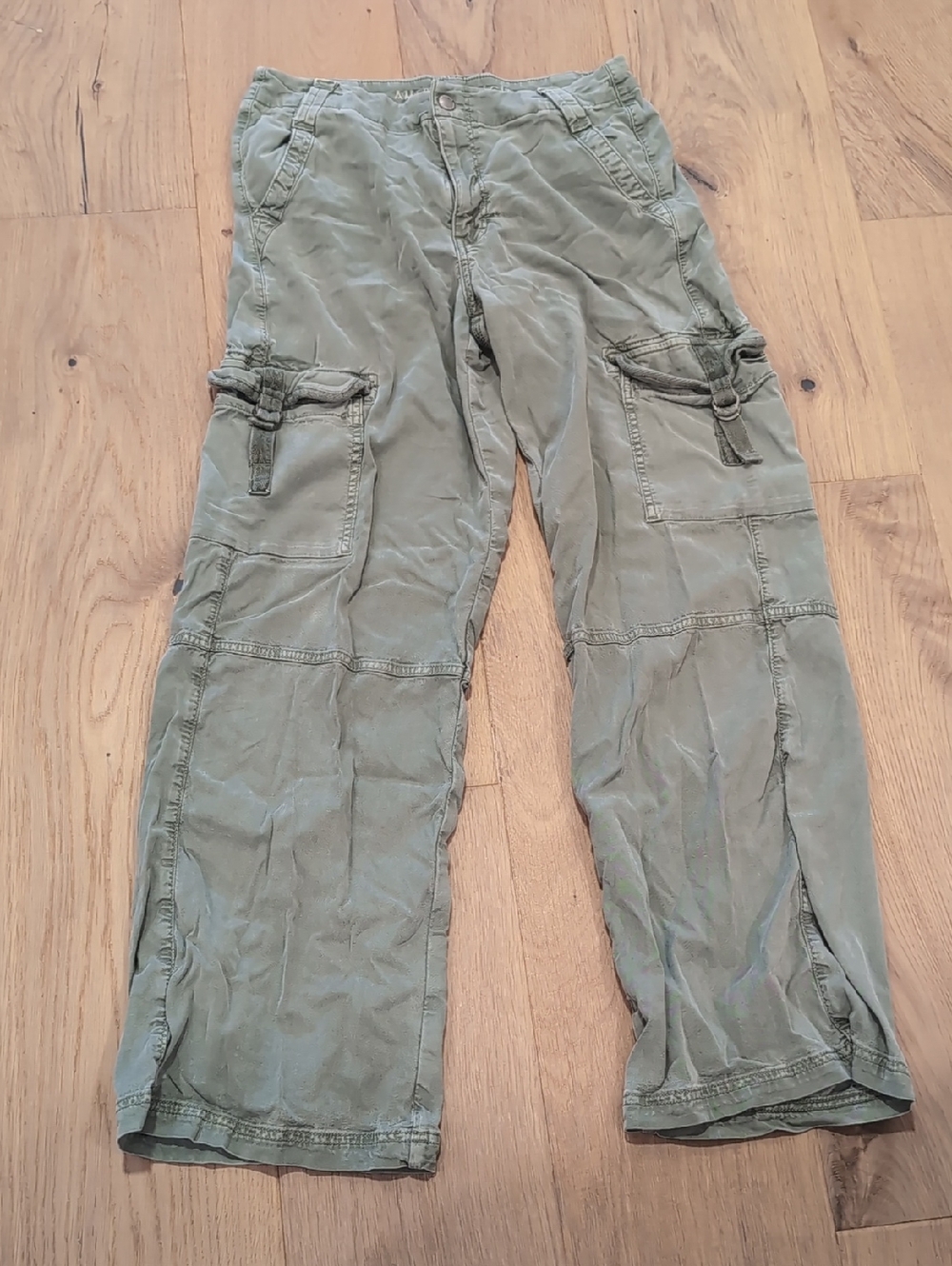 American Eagle Super High-Rise Baggy Wide Leg Cargo